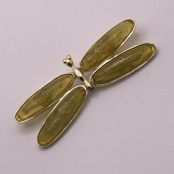 Cute Dragonfly Brooch - Picture 2 of 4